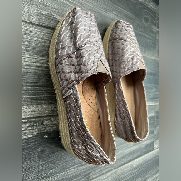 Lisa – Joy & Mario Shoes NWOT Joy & Mario  Women Espadrilles Size 8.5